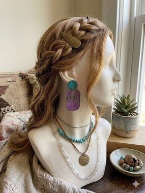 Vintage 1980s patina post earrings in teal and magenta with spiral